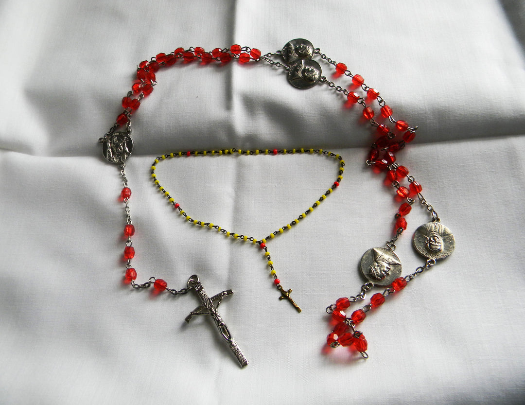 p422 Lovely Vintage set of (2) Rosary One Pocket One Regular with Pouch