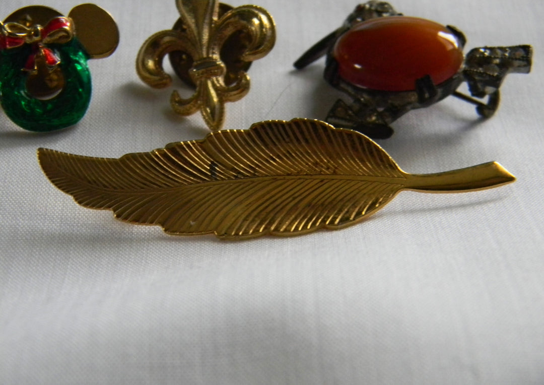 p425 Lot of 4 Pins, Mouse Ears Wreath, Gold tone Leaf, Fluer De Lis and Bird Pin