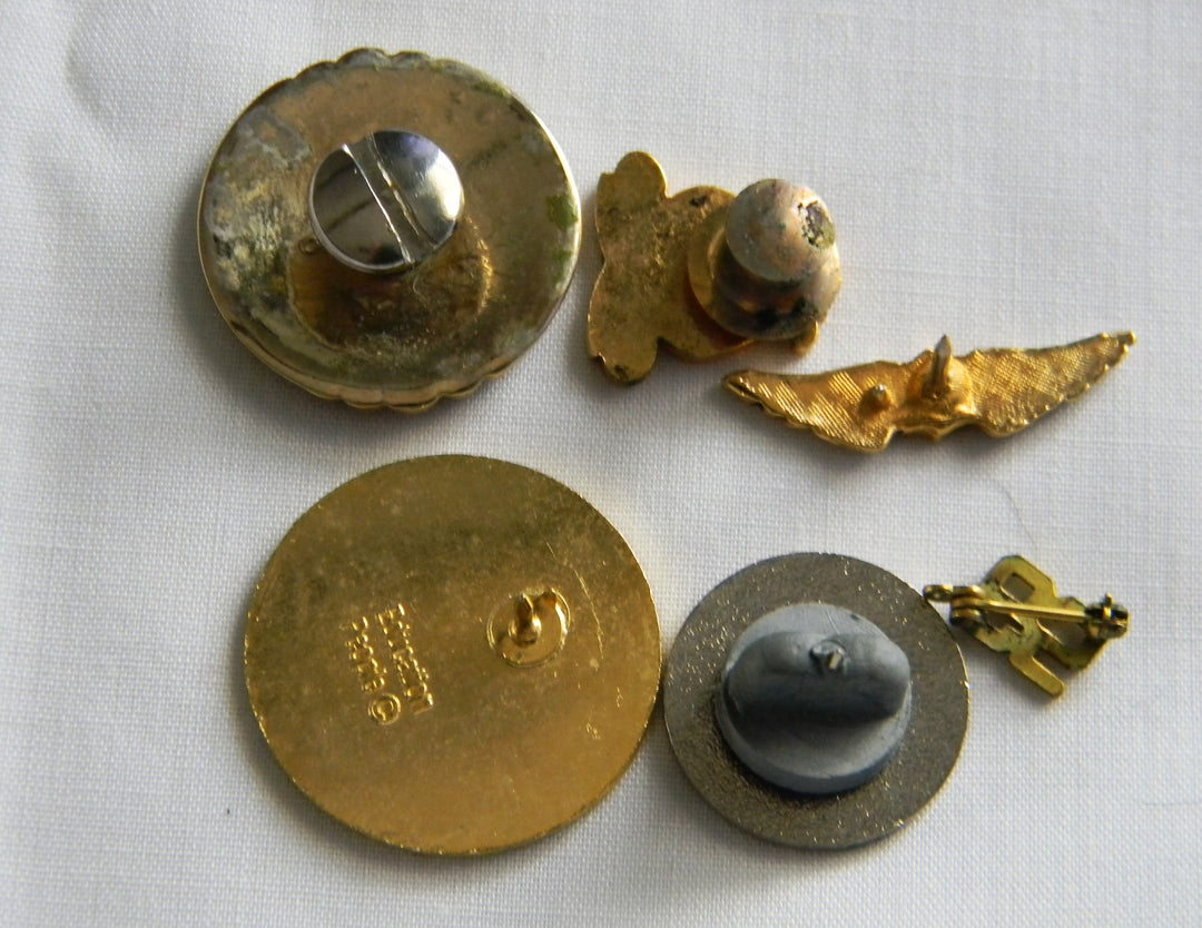 p429 Assorted Lot of 6 Hat or Lapel Pins Music, Year, School etc.