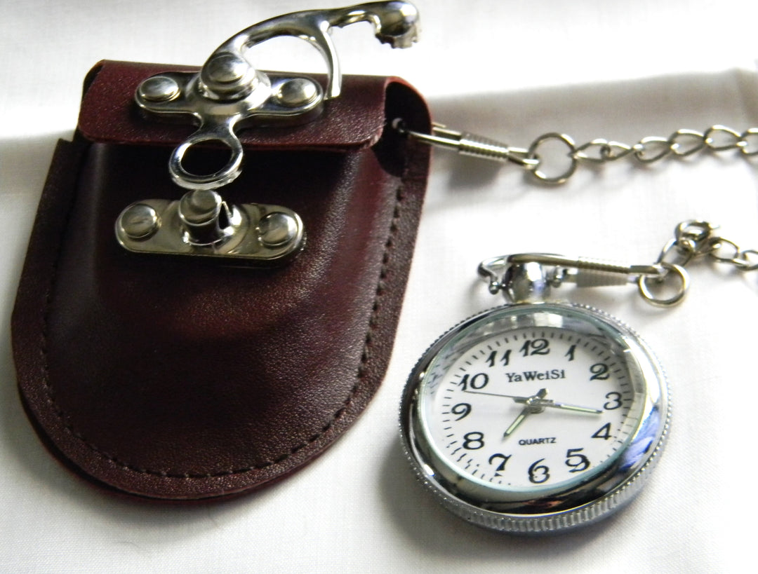 p423 Nice Silver Tone Ya WeiSi Quartz Pocket Watch with Leather Belt Holder