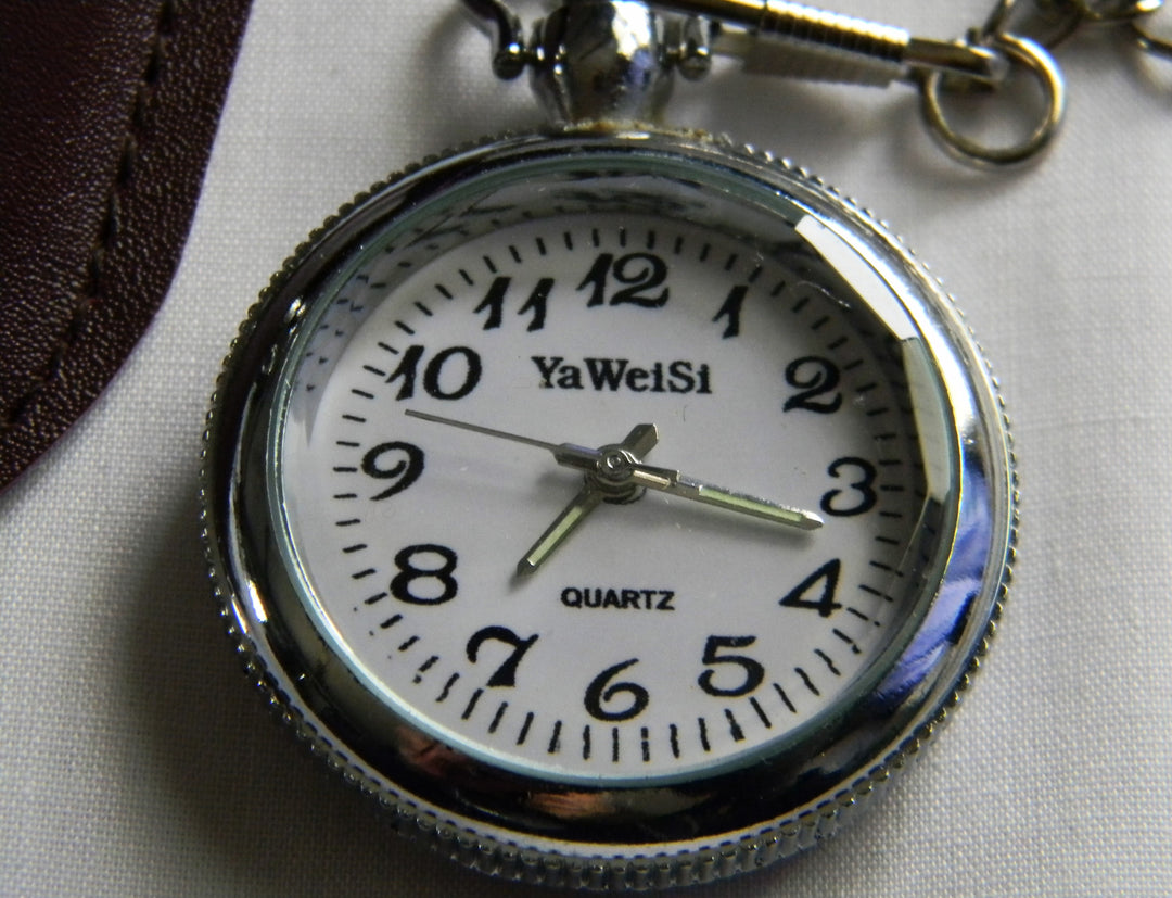 p423 Nice Silver Tone Ya WeiSi Quartz Pocket Watch with Leather Belt Holder