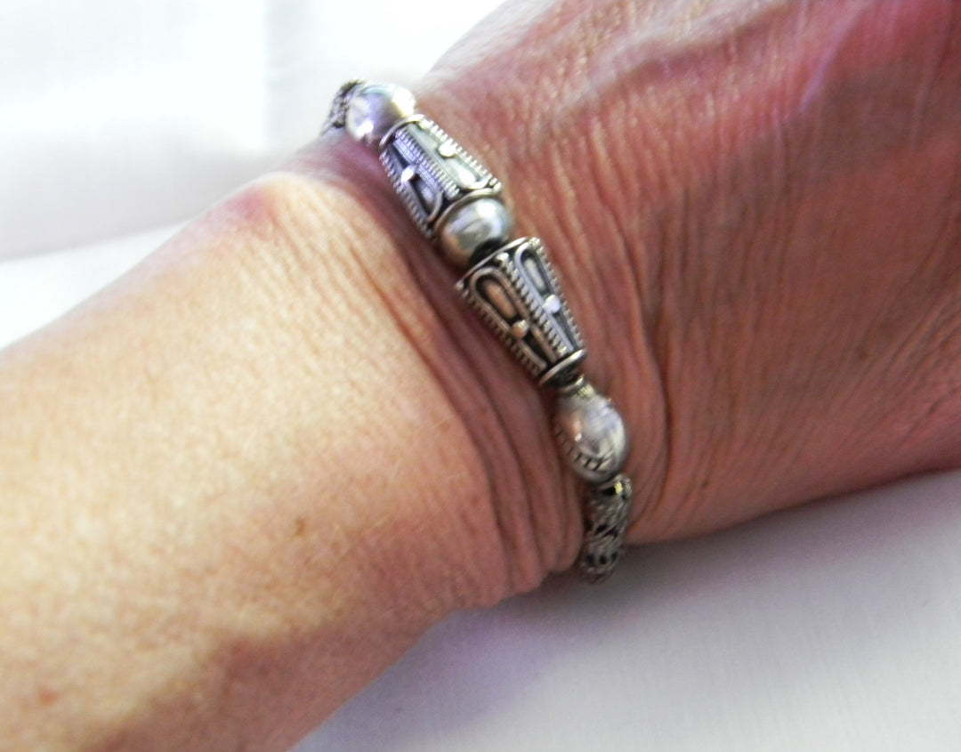 p434 Beautiful Sterling Silver Hand Strung Beaded Bracelet