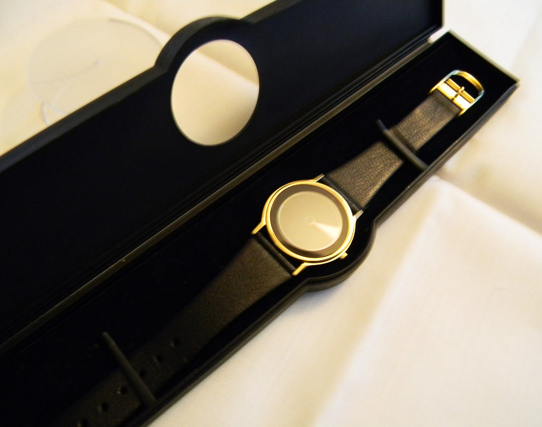 p438 Nice Black and Gold Chromachron Watch with Quartz Movement