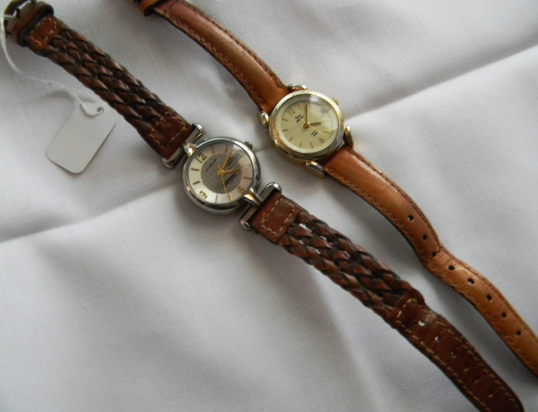 p440 Lot of two Ladies Quartz Watches LA Gear and Timex