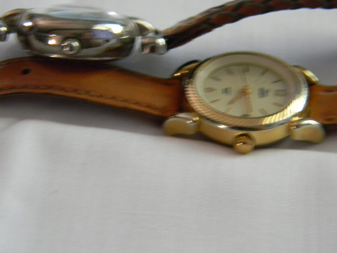 p440 Lot of two Ladies Quartz Watches LA Gear and Timex