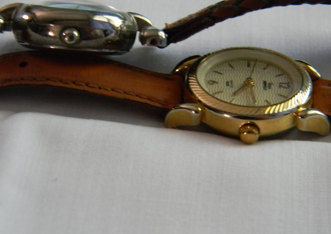 p440 Lot of two Ladies Quartz Watches LA Gear and Timex