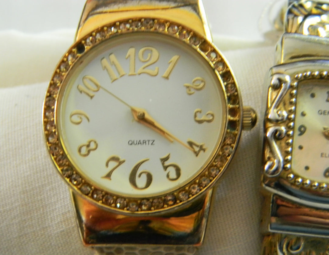 p441 Lot of two Ladies Quartz Bangle Bracelet Watches Geneva