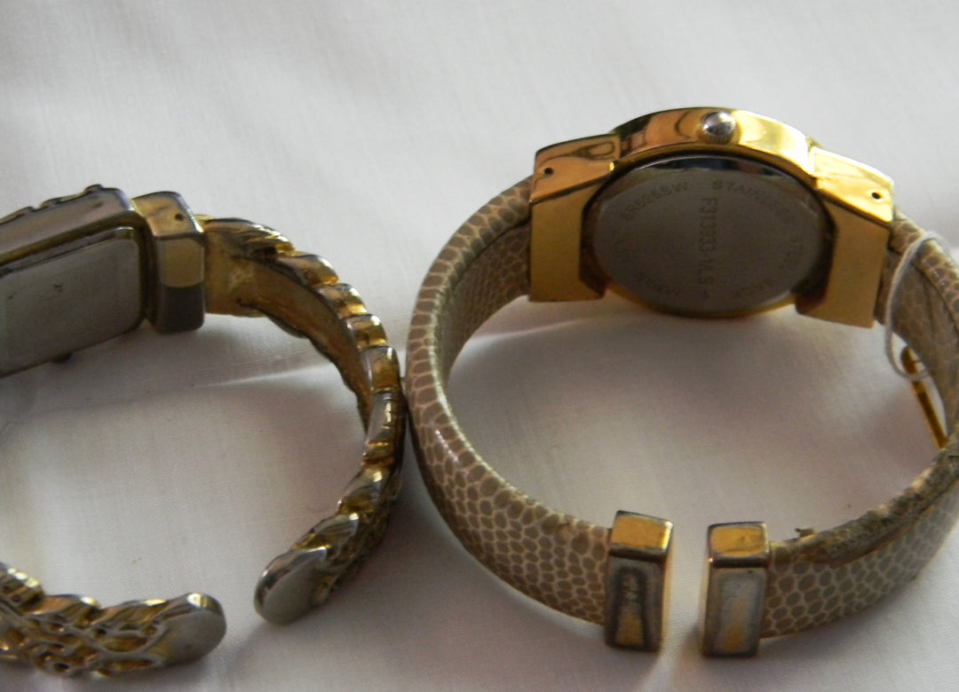 p441 Lot of two Ladies Quartz Bangle Bracelet Watches Geneva