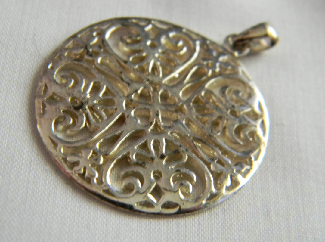 p448 Unique Filigree Design Sterling Silver Round Pendant (No chain)