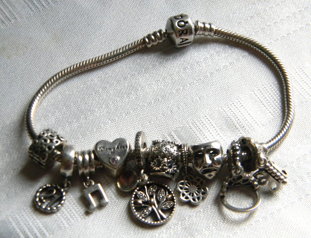 p462 Nice Pandora Sterling Bracelet with 10 Charms