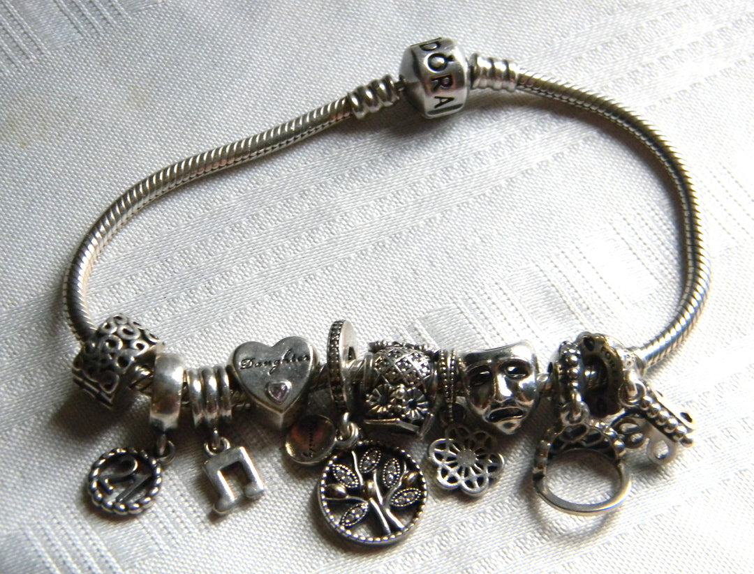 p462 Nice Pandora Sterling Bracelet with 10 Charms