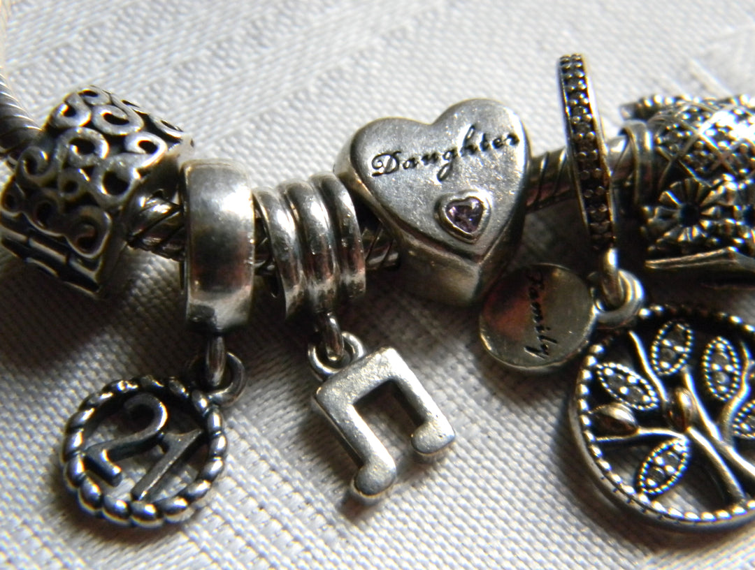 p462 Nice Pandora Sterling Bracelet with 10 Charms