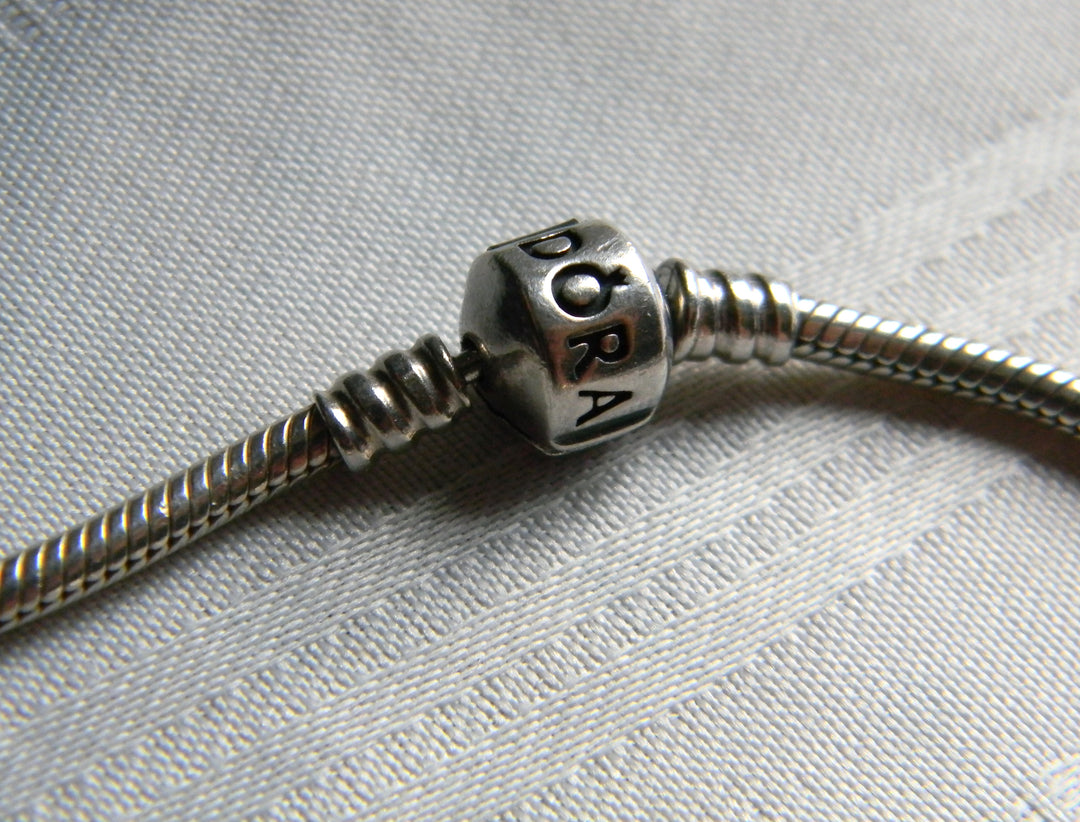 p462 Nice Pandora Sterling Bracelet with 10 Charms