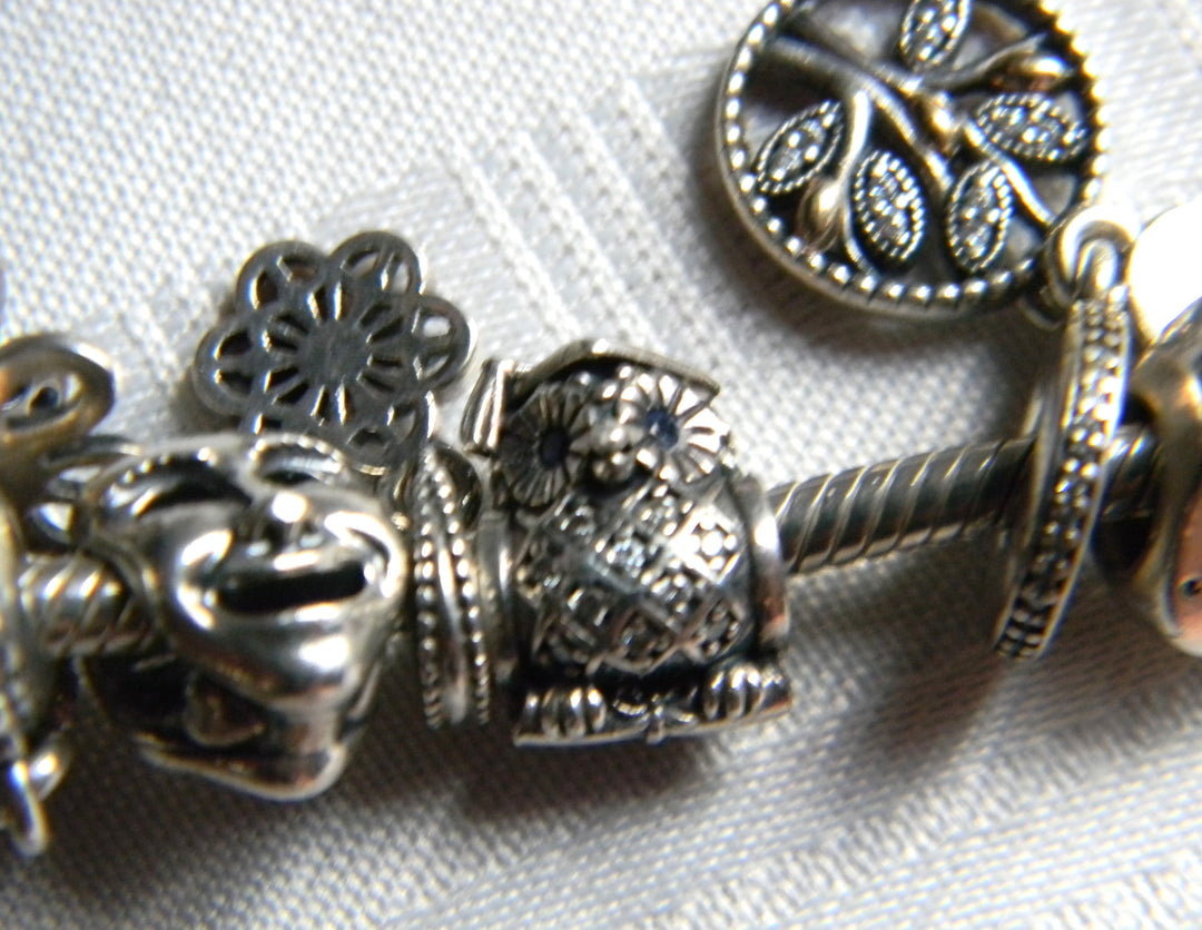 p462 Nice Pandora Sterling Bracelet with 10 Charms