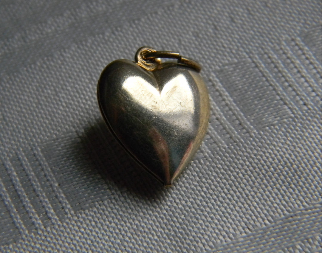 p466 Set of 4 Heart Locket/ Pendant in Gold/Silver Tone (No chain)