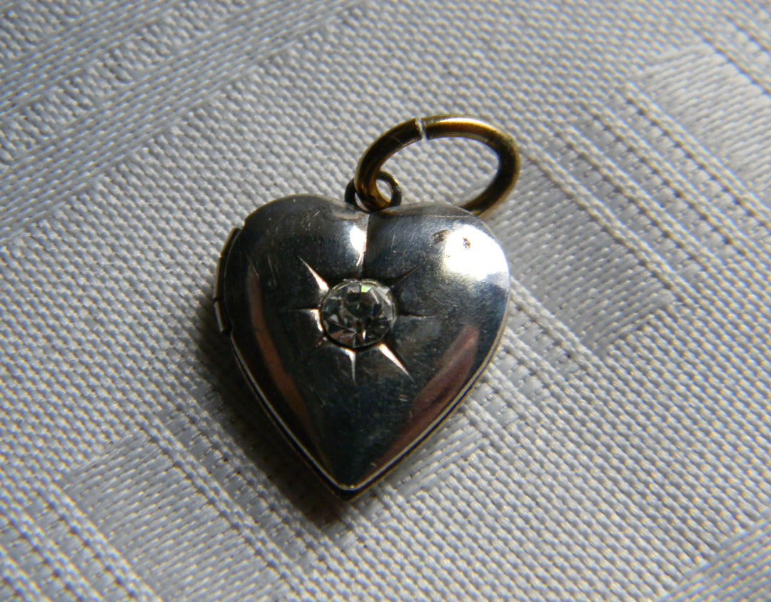 p466 Set of 4 Heart Locket/ Pendant in Gold/Silver Tone (No chain)