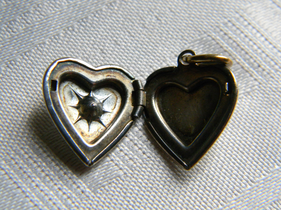 p466 Set of 4 Heart Locket/ Pendant in Gold/Silver Tone (No chain)