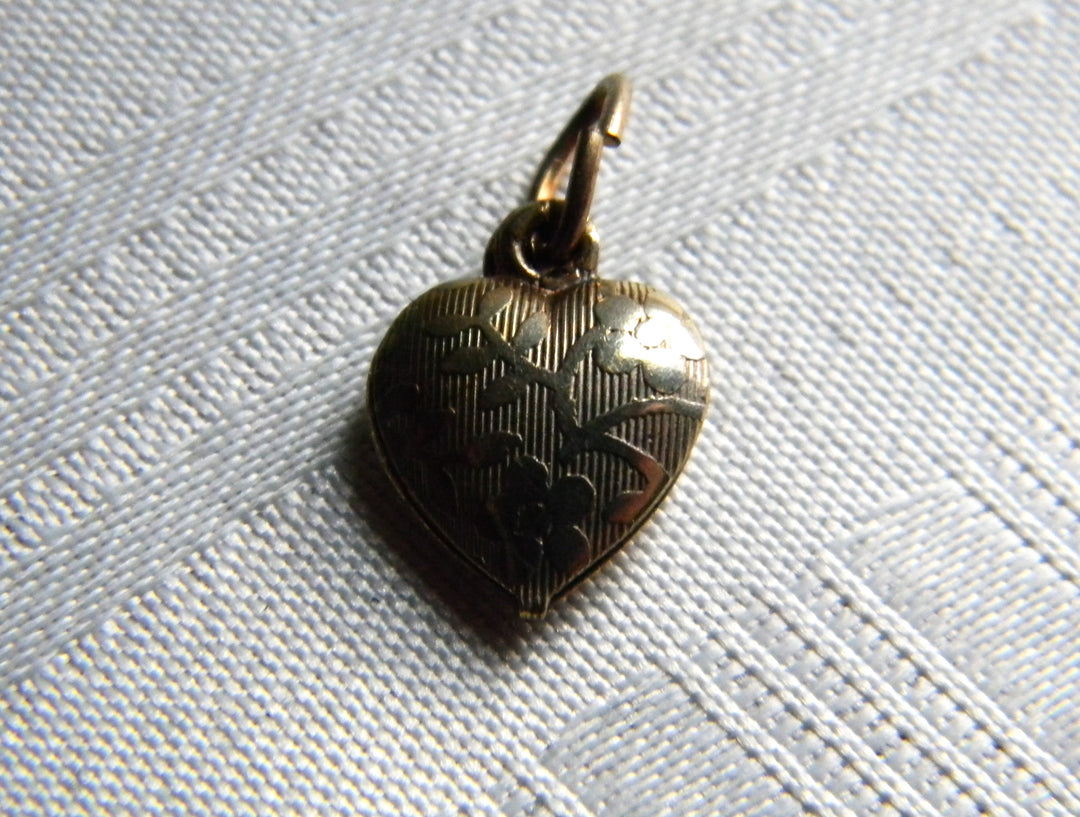 p465 Trio of 3 Heart Locket/ Pendant in Silver (No chain)