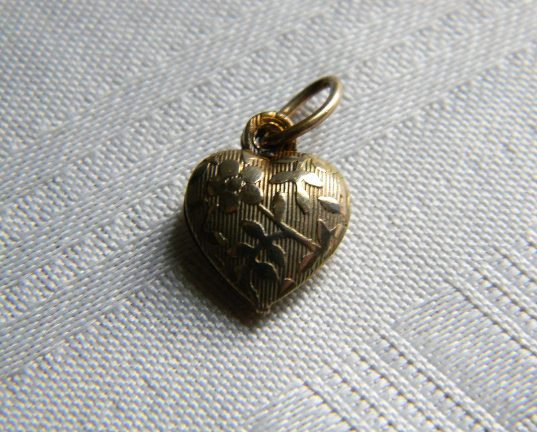 p465 Trio of 3 Heart Locket/ Pendant in Silver (No chain)