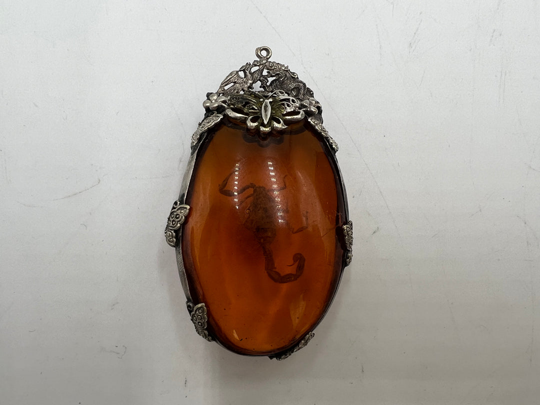 t961 Unique Red Stone Pendants