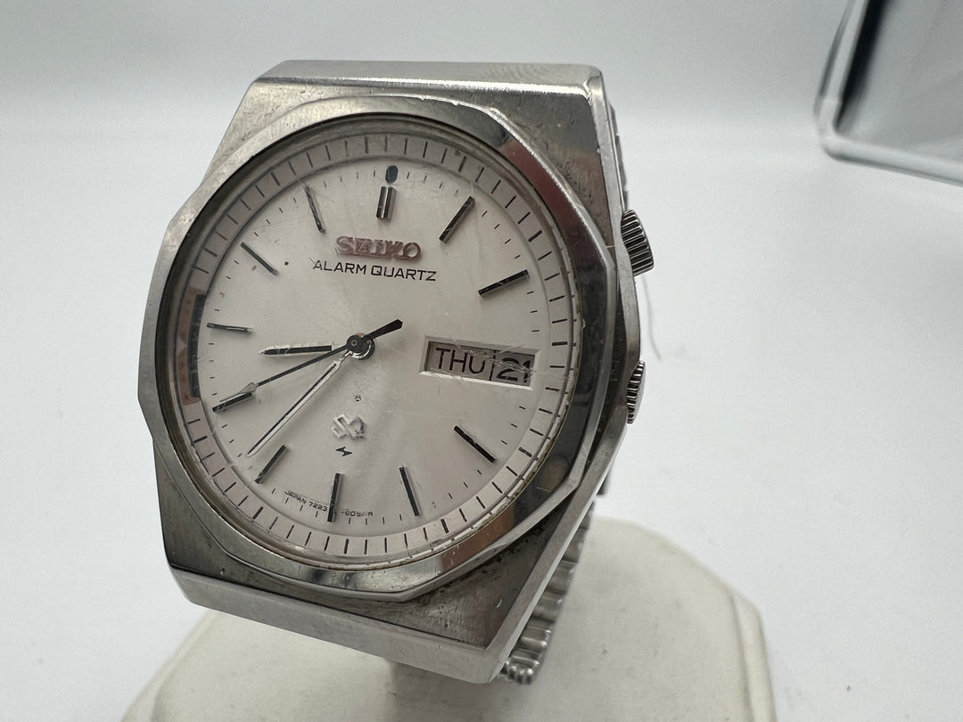 t972 Seiko Quartz Alarm Day Date Mid 80s - Ref 7223