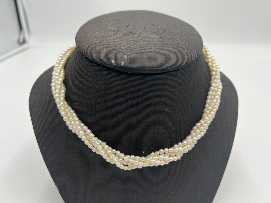 u047 Cultured Pearls Five Strings w/ 14k Gold Lock Set