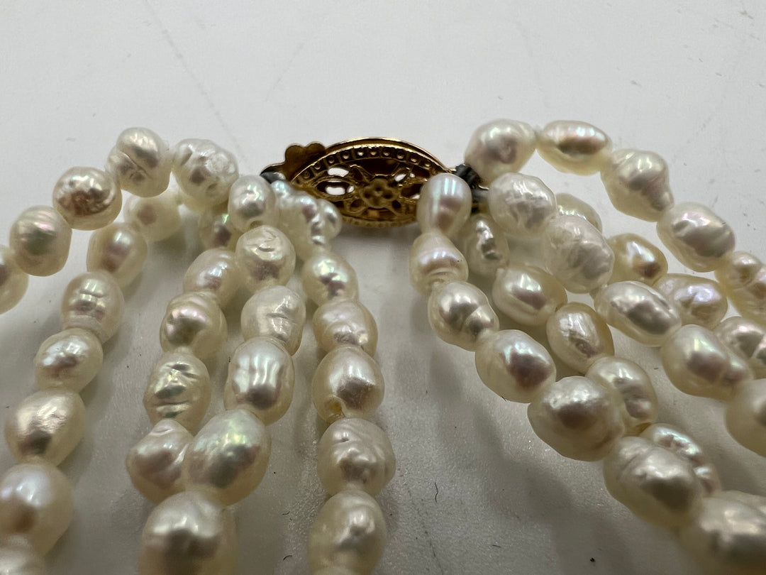 u047 Cultured Pearls Five Strings w/ 14k Gold Lock Set