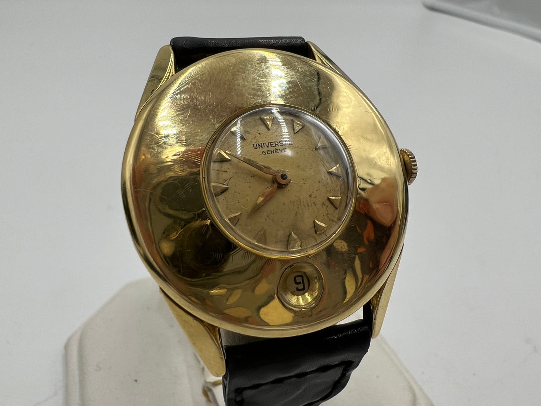 u064 Universal Geneve 1950s 18k Gold Bumper Automatic Date