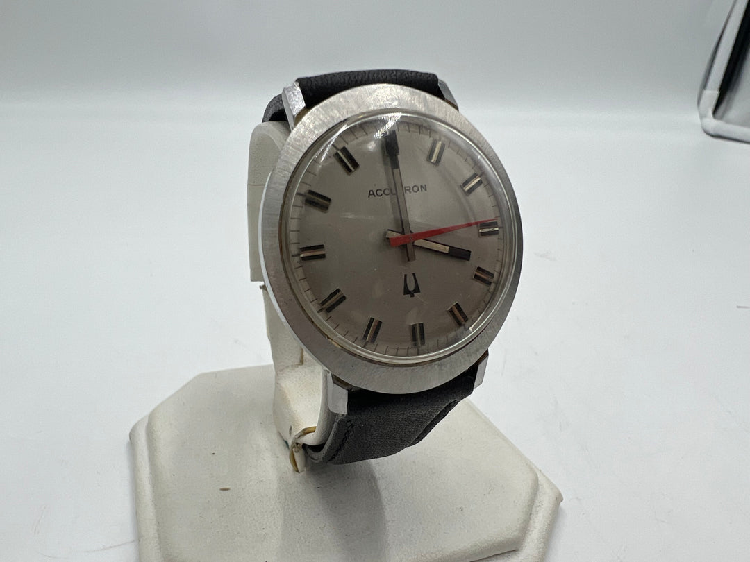 u086 Bulova Accutron Silver Dial w/ Leather Strap