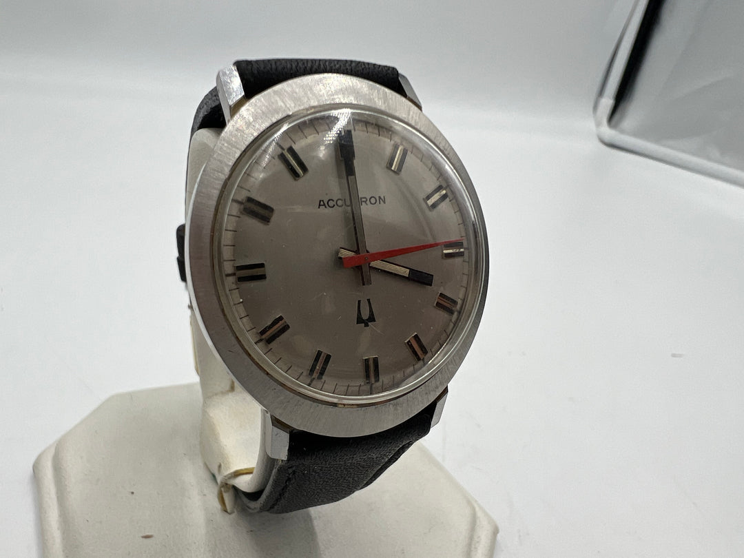 u086 Bulova Accutron Silver Dial w/ Leather Strap