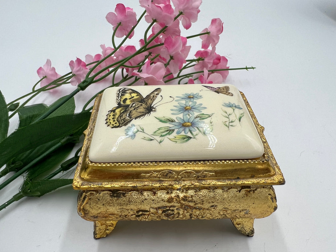 u135 Elegant Butterfly Gold Tone Trinket Box