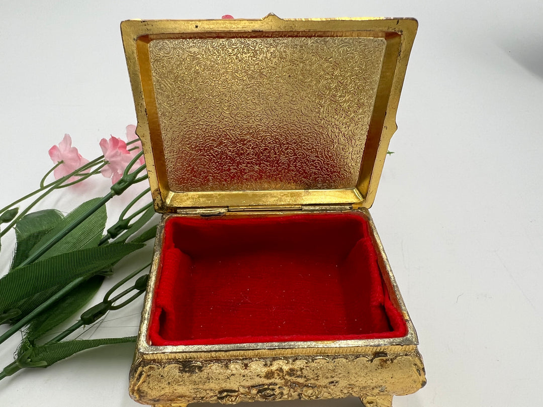 u135 Elegant Butterfly Gold Tone Trinket Box