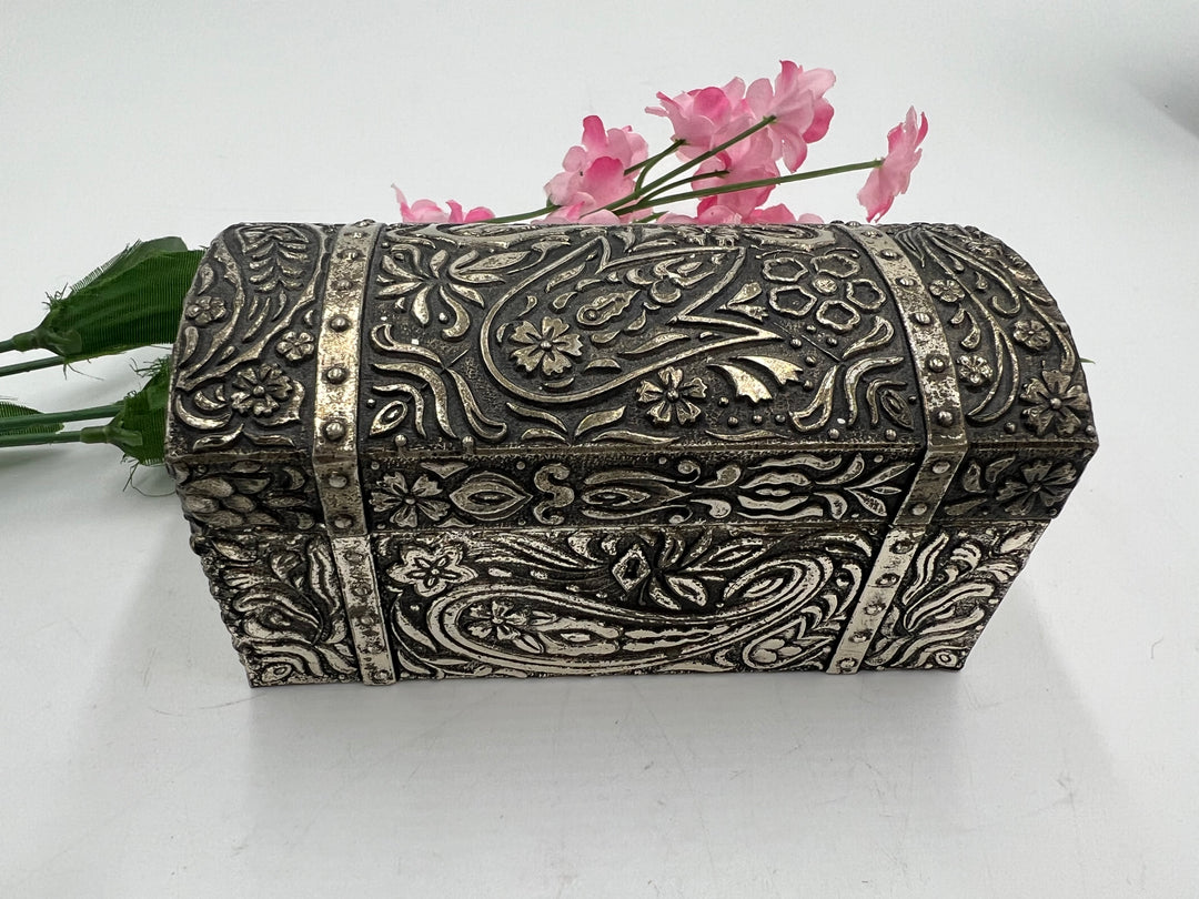 u136 Interesting Metal Chest Trinket Box