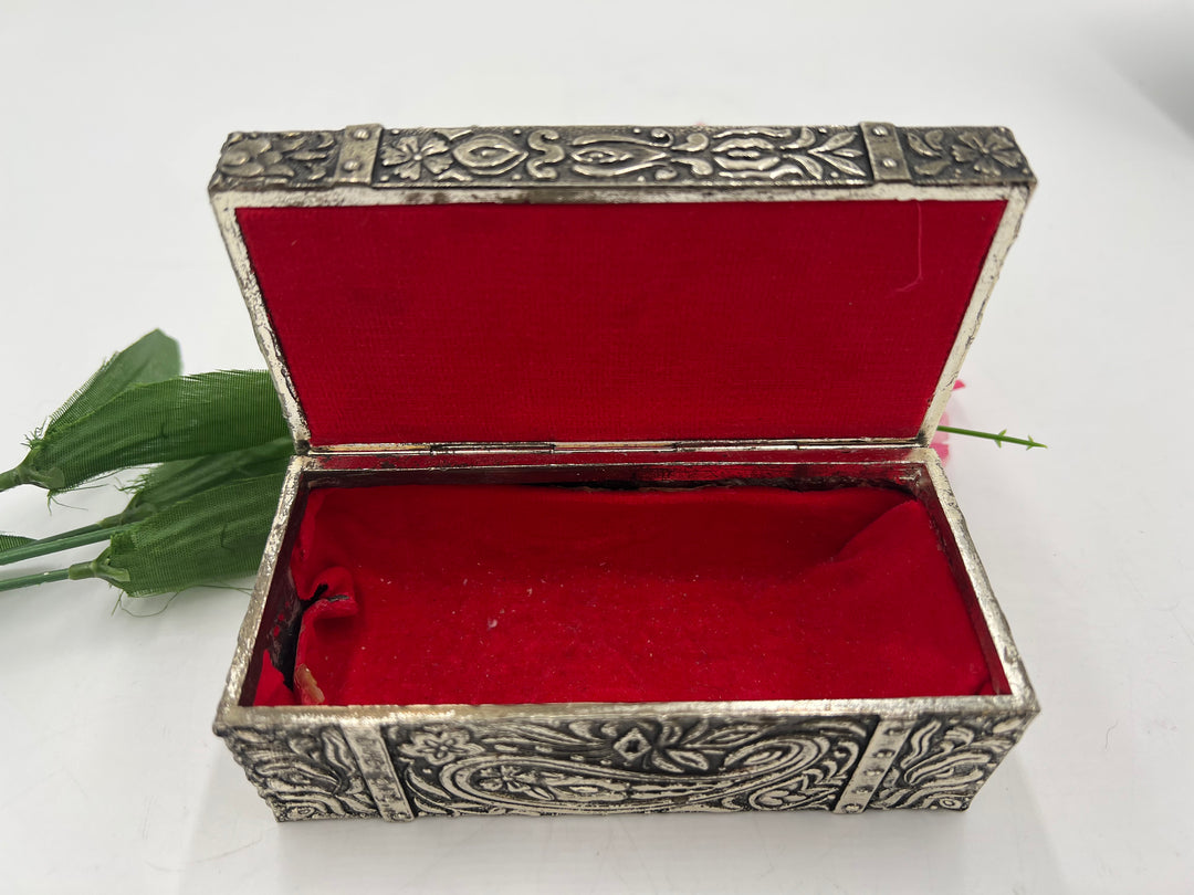 u136 Interesting Metal Chest Trinket Box