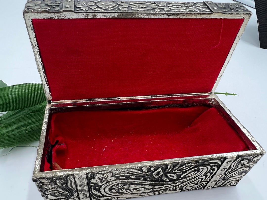 u136 Interesting Metal Chest Trinket Box