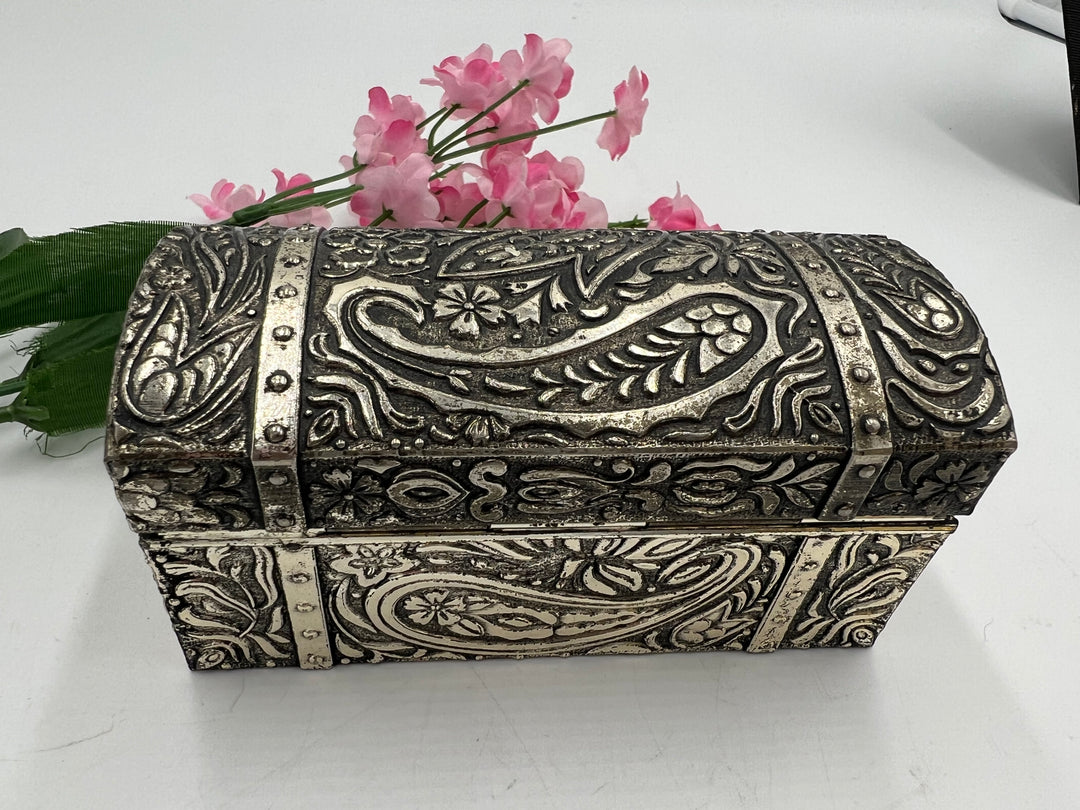 u136 Interesting Metal Chest Trinket Box