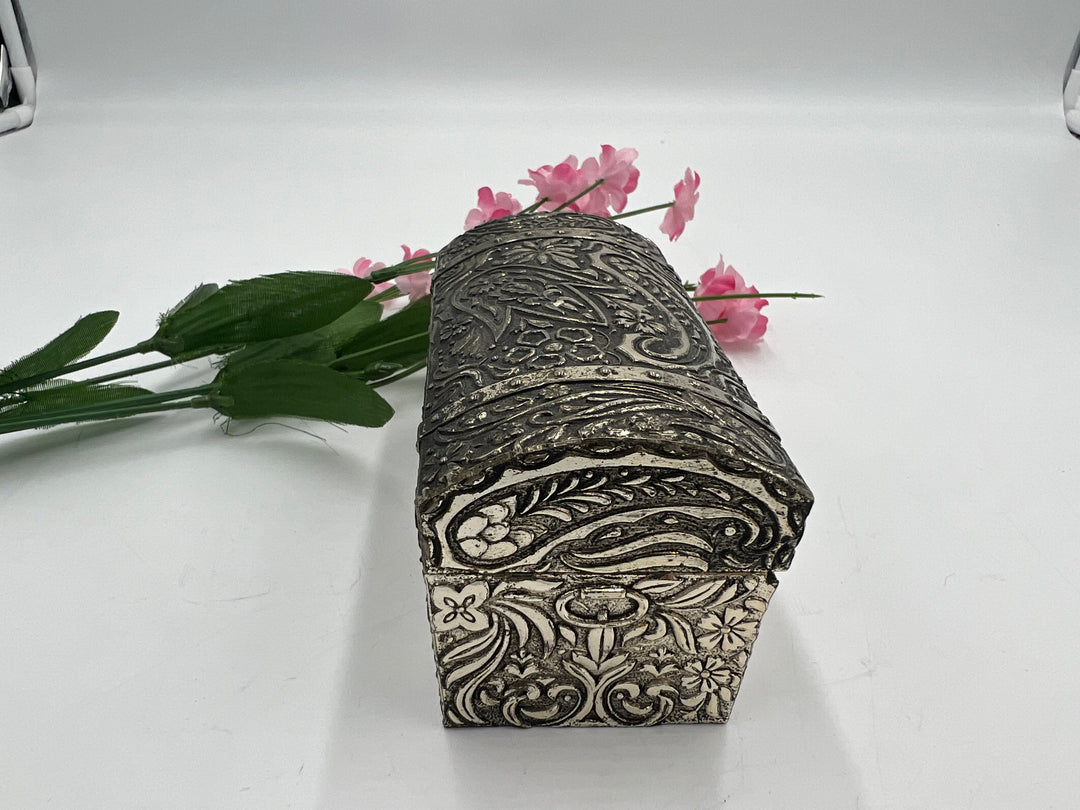 u136 Interesting Metal Chest Trinket Box