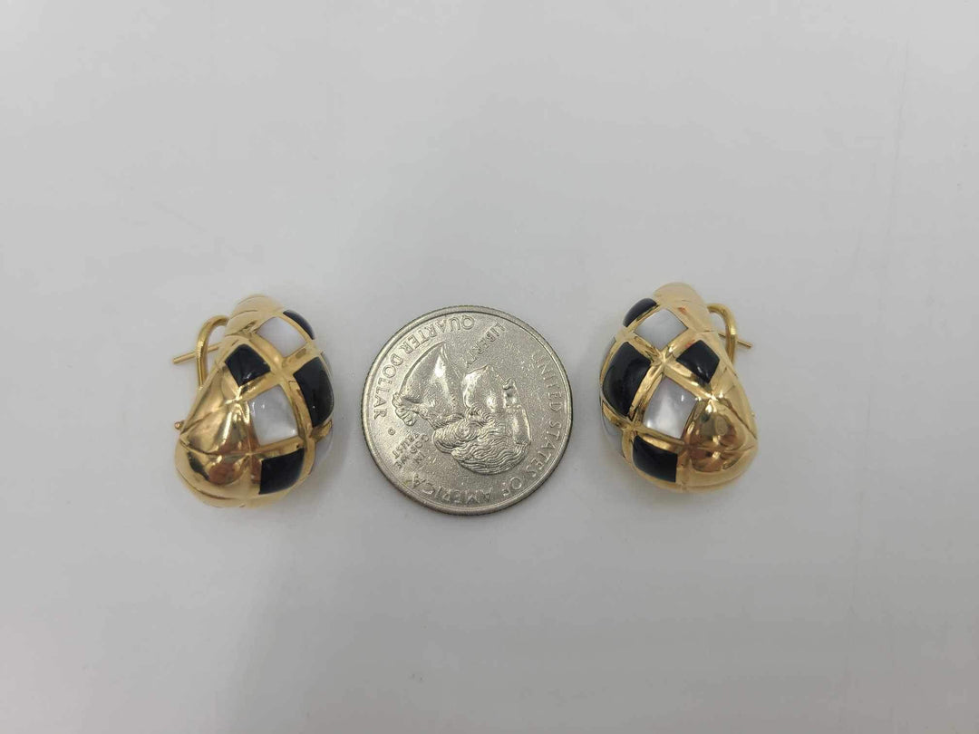 u168 Unique 14kt Yellow Gold Mother of Pearl Onyx Stud Earrings