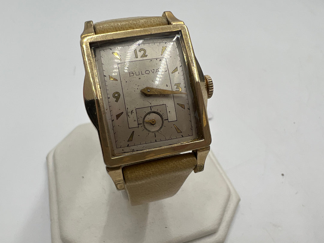 u193 Bulova 1960s Manual Wind Gold Tone Wrist Watch