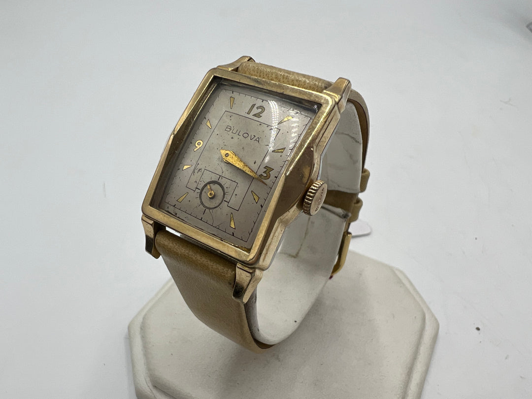 u193 Bulova 1960s Manual Wind Gold Tone Wrist Watch