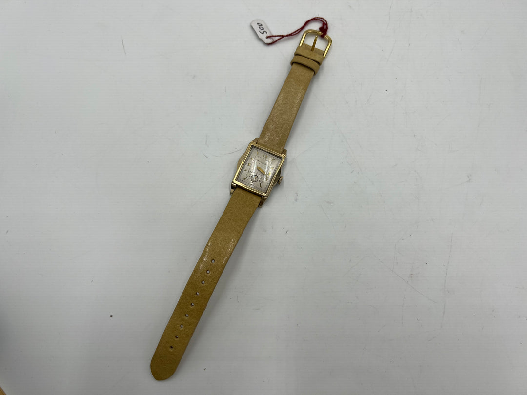 u193 Bulova 1960s Manual Wind Gold Tone Wrist Watch