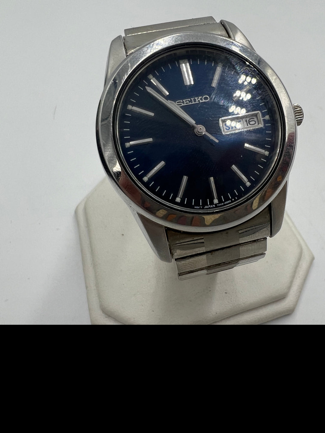 u203 Seiko Quartz Day Date w/ Stretch Band - Ref 7N43 - 0AM0