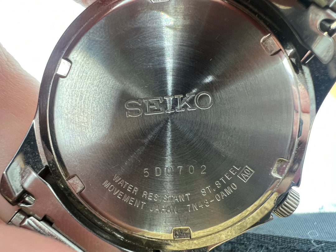 u203 Seiko Quartz Day Date w/ Stretch Band - Ref 7N43 - 0AM0