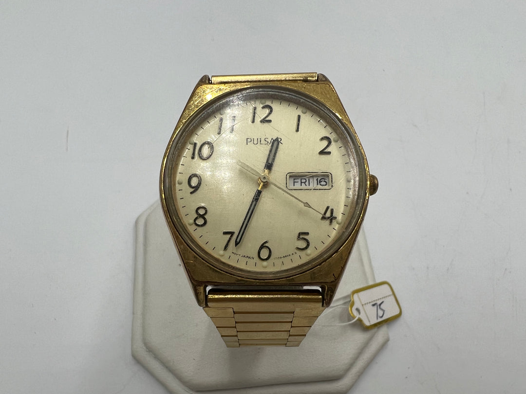 u205 Pulsar Day Date Gold Tone Quartz Wrist Watch