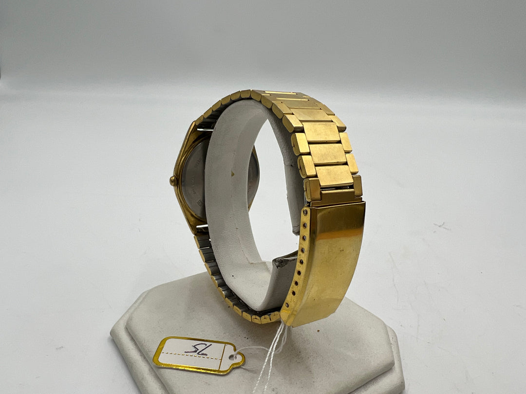 u205 Pulsar Day Date Gold Tone Quartz Wrist Watch