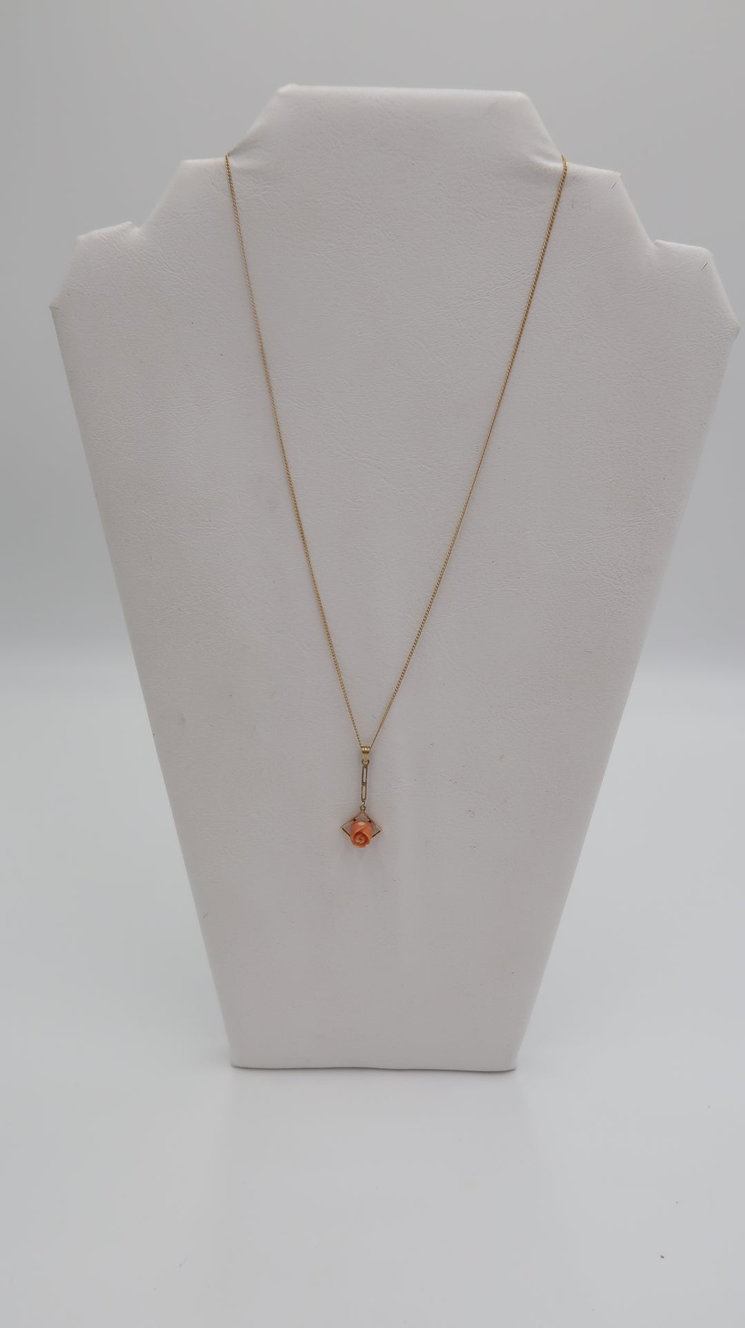 t541 18" Gold Filled Chain with 10k Coral Pendant Necklace