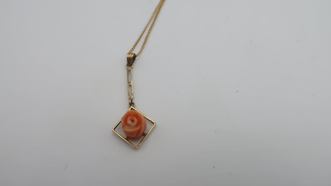 t541 18" Gold Filled Chain with 10k Coral Pendant Necklace