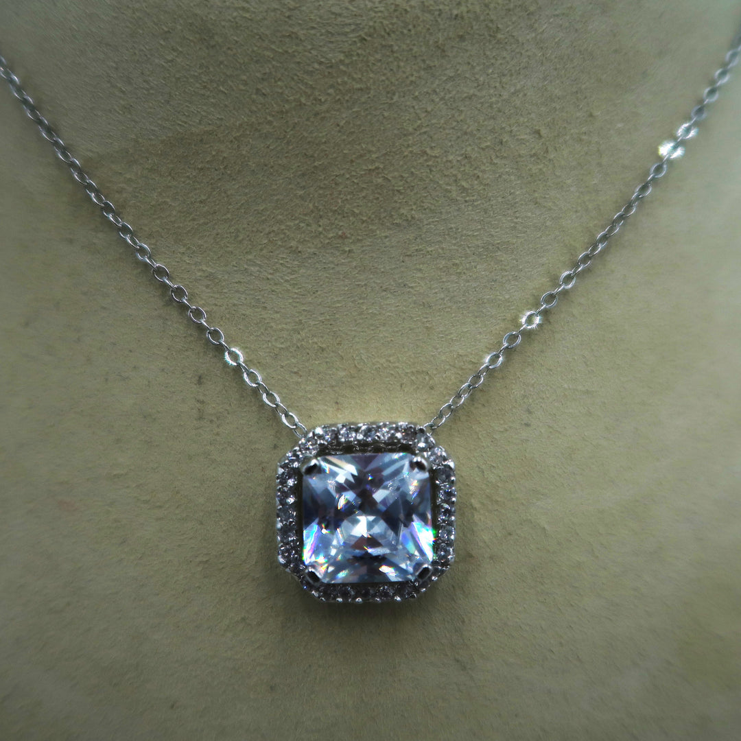 k431 Beautiful Silver Tone Necklace with Square Crystal Halo Pendant