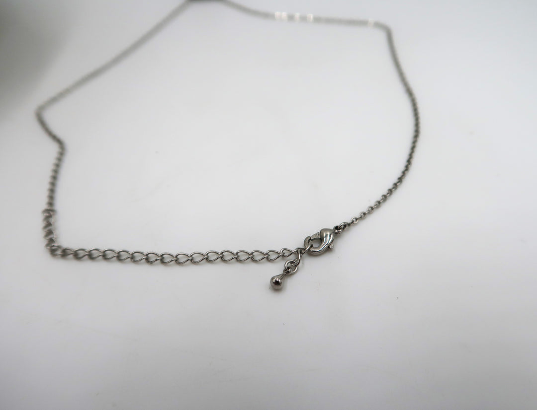 k431 Beautiful Silver Tone Necklace with Square Crystal Halo Pendant