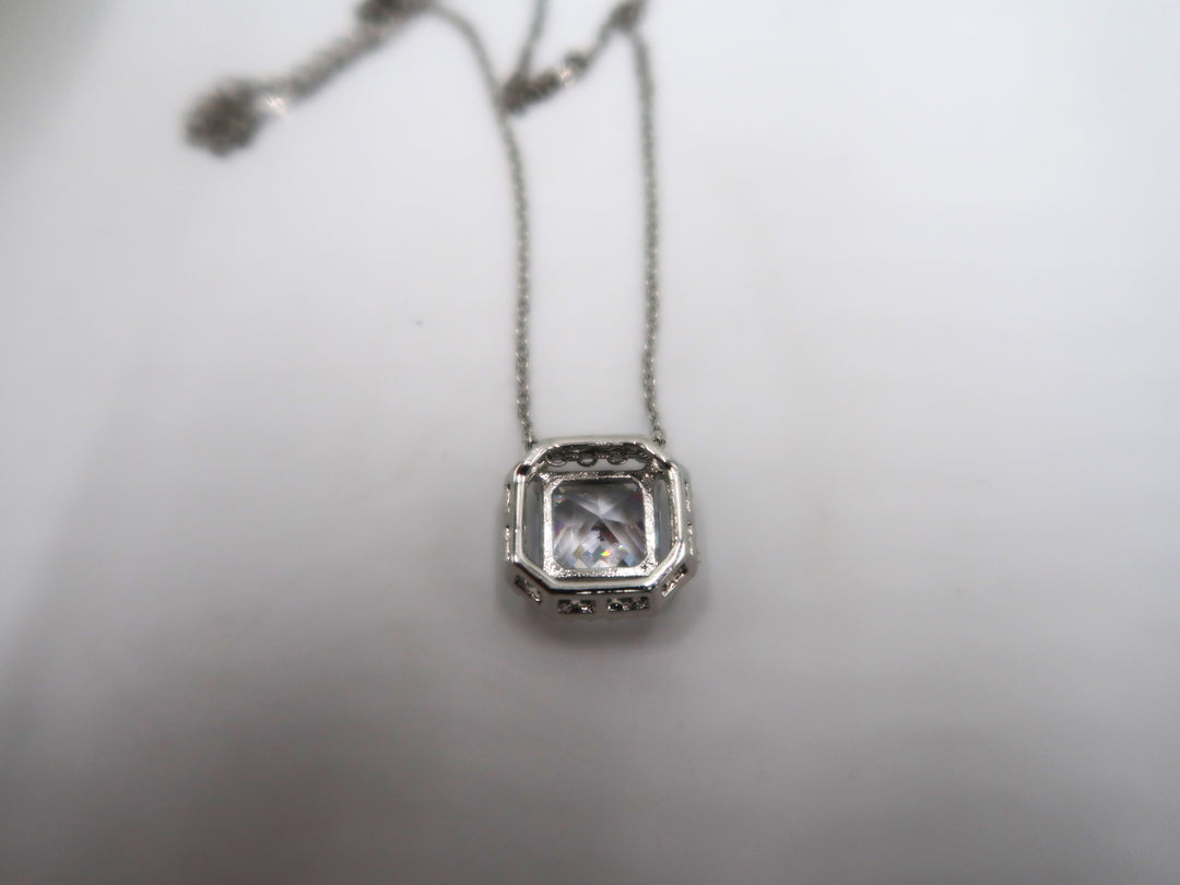 k431 Beautiful Silver Tone Necklace with Square Crystal Halo Pendant